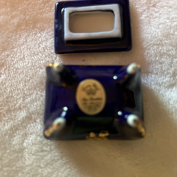 Crown West fine porcelain trinket box - Picture 3 of 4